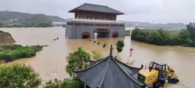 雨夜奔赴，沃尔沃挖掘机驰援抢险救灾